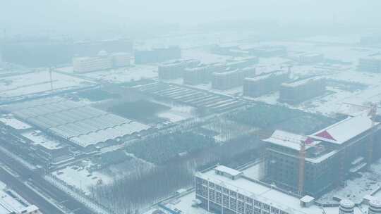 航拍雪景公路