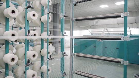织布厂现代化生产车间全自动织布机