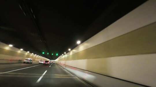汽车道路隧道穿梭