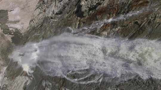 峡谷上游的美丽瀑布视频素材模板下载