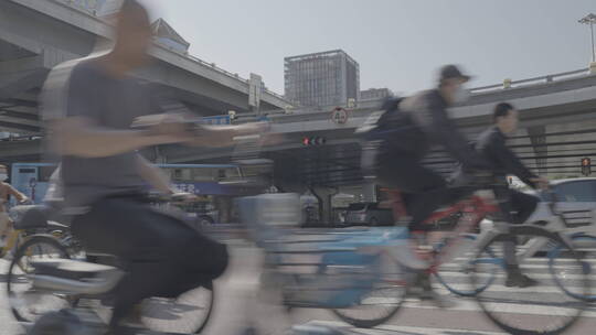 城市白领上班 白领通行