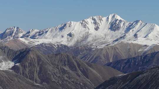 航拍雅拉雪山