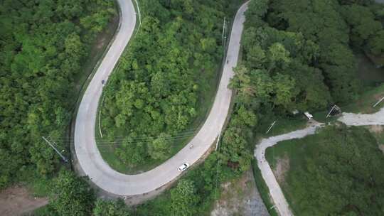 山间蜿蜒道路的无人机拍摄