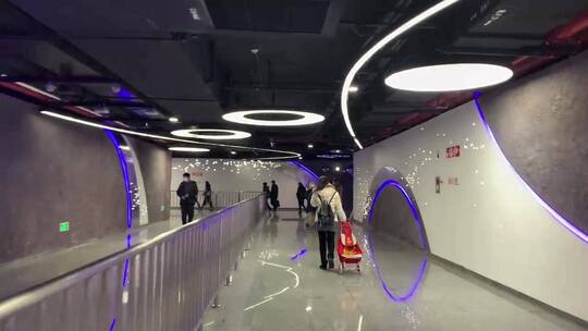 上海15号线地铁通道