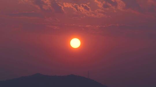 山顶日落延时傍晚夕阳黄昏群山日落夜幕降临