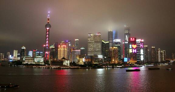 上海陆家嘴雨天夜景