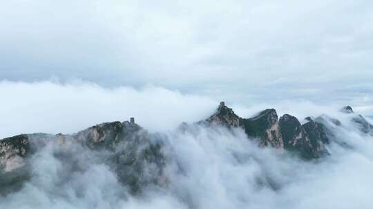 中国万里长城云海云雾缭绕气势磅礴