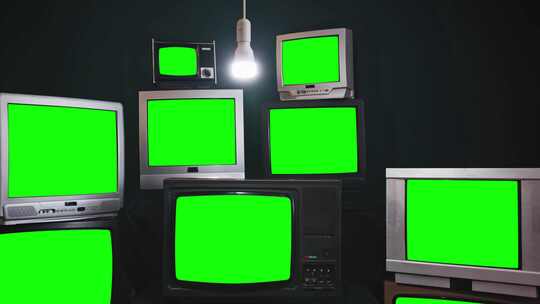 带蓝黑墙房间的带色度键屏的9组老式电视