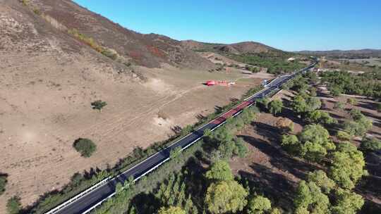 森林公路  航拍开车 航拍 山林驾驶汽车 4k