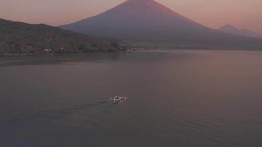 高山火山的壮丽景色