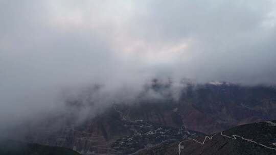 航拍梅里雪山穿云