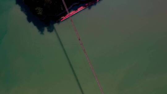 湖上的铁索桥视频素材模板下载