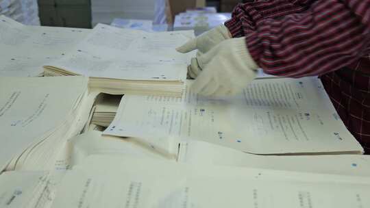 印刷厂里工人在整理印刷的试卷5视频素材模板下载