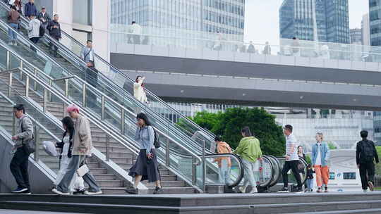 繁华都市街景过天桥