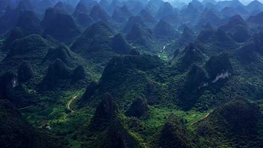 广西桂林黄牛峡漓江旅游船