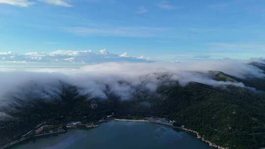 广东汕头南澳岛海上岛屿清晨云海航拍