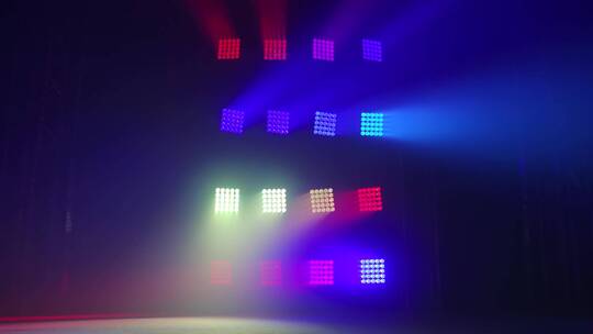 红色和蓝色聚光灯的舞台视频素材模板下载