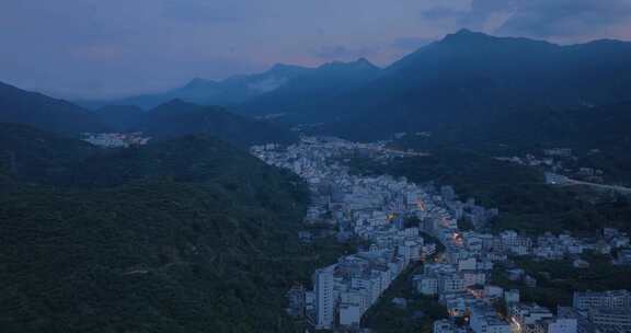航拍广东信宜钱排镇夜幕降临蓝调时刻的夜景