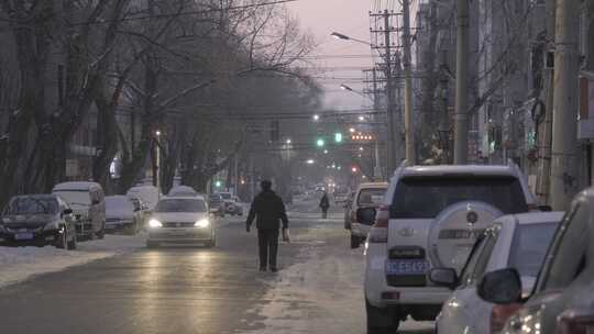 黑龙江牡丹江市冬天傍晚城市道路