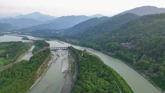 航拍清晨的四川成都岷江都江堰水利工程