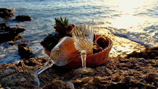 海边水果酒杯