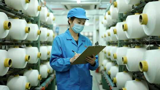 纺织女工巡查车间工业制造行业视频