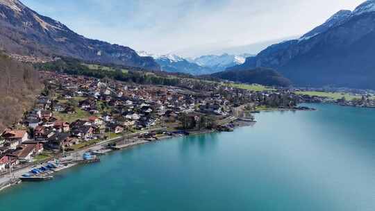 瑞士布里恩茨雪山湖泊
