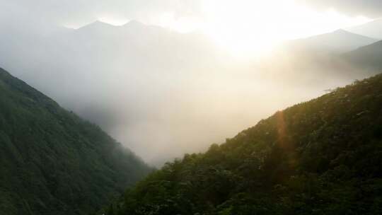 雨后山区云层