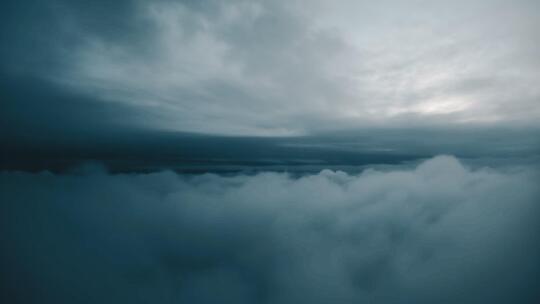 雨后穿云航拍朝阳天虹