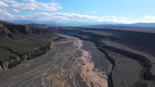 航拍新疆安集海大峡谷原始地貌自然风光
