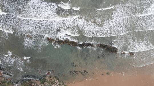 航拍大海海浪沙滩