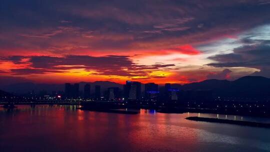 我也没看夕阳！总有一片晚霞会经过你的头上