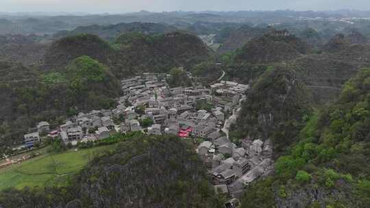 贵州安顺市高荡村千年布依古寨峰林风光