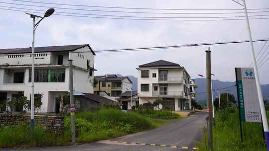 汽车窗外移动风景仰拍天空风景电线路灯树林