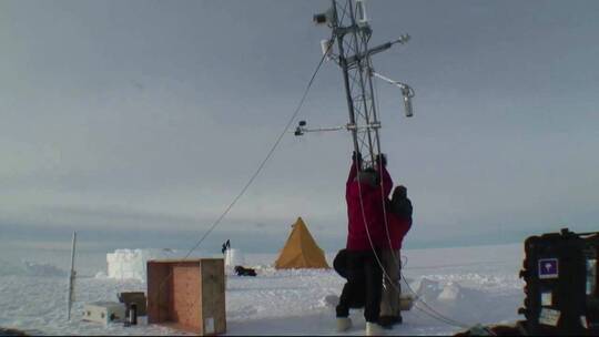 美国宇航局天气员和气候科学家在南极洲建立气象站