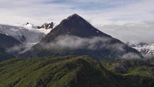 来古冰川风景区清晨航拍