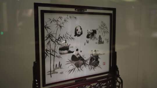 中国杭州工艺美术博物馆双面异色绣台屏视频素材模板下载