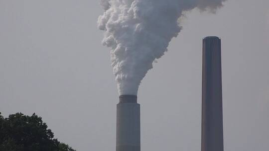 工业烟囱排放