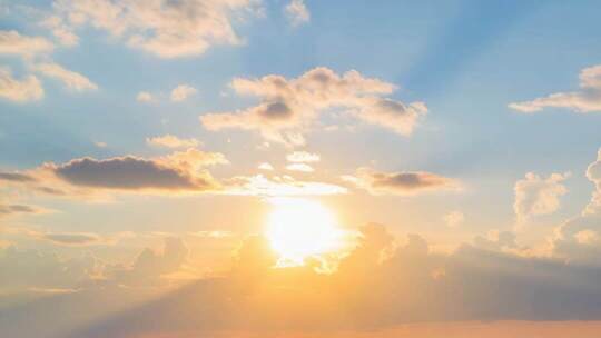 日出日落光芒万丈黄昏夕阳金色阳光穿透云层