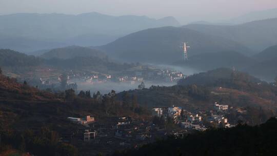 云雾山乡视频云南山区云雾笼罩乡村风光