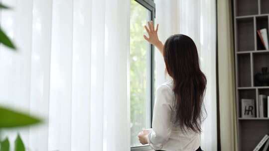 精致休闲女生惬意美好状态