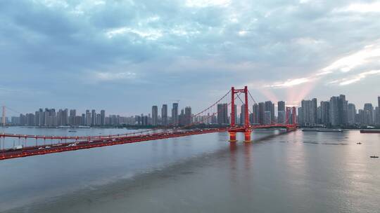 武汉鹦鹉洲长江大桥平视环绕镜头，2022最新
