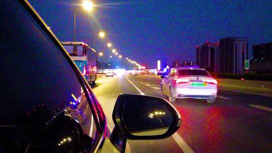 城市夜晚汽车在马路上行驶夜景视频素材