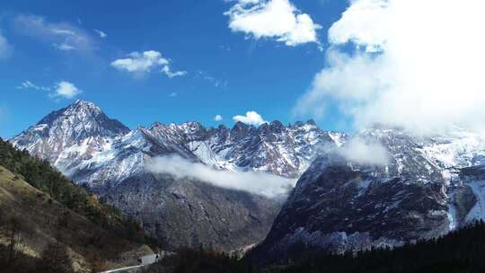雪山自然风光全景
