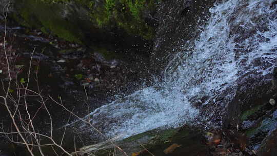 清澈的山涧溪水高速升格4K镜头