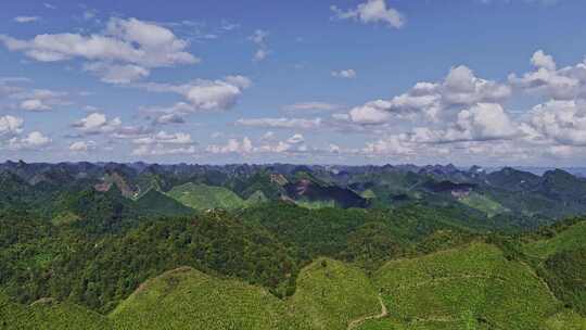 蓝天白云高山晴天广西风光