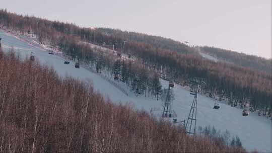 滑雪场缆车雪道