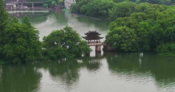 杭州西湖烟雨苏堤三潭印月雷峰塔