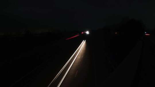 夜晚 高速公路 行驶 灯光