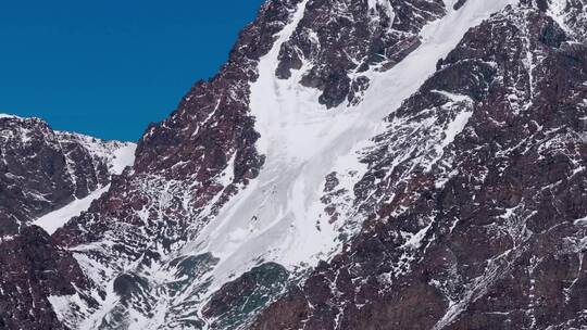 航拍天山博格达峰视频素材模板下载